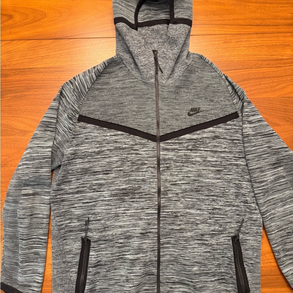 Nike Men's Heathered Gray and Black Performance Jacket